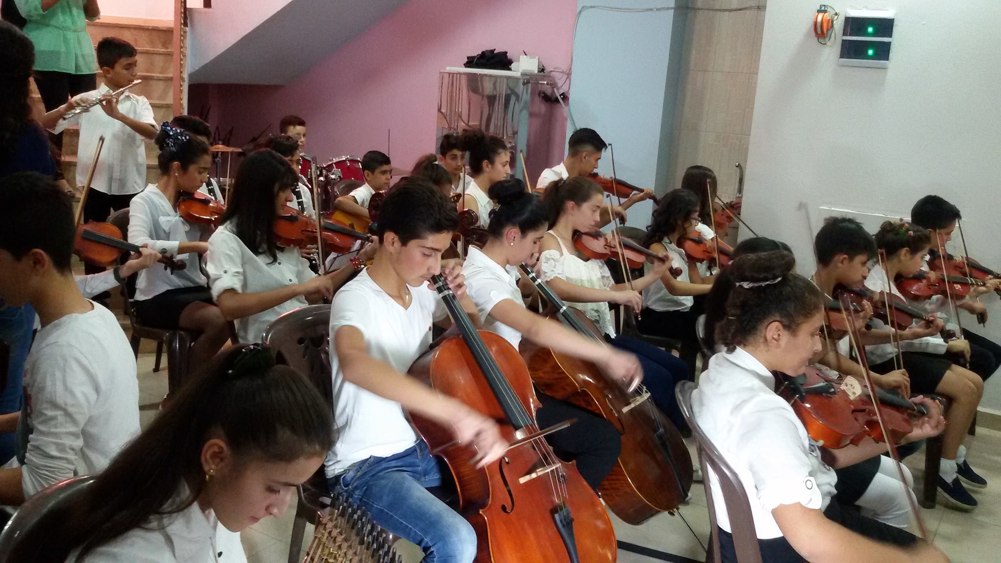 رغم الحرب.. تأسيس فرقة اوركسترا للاطفال بالقامشلي (صور)